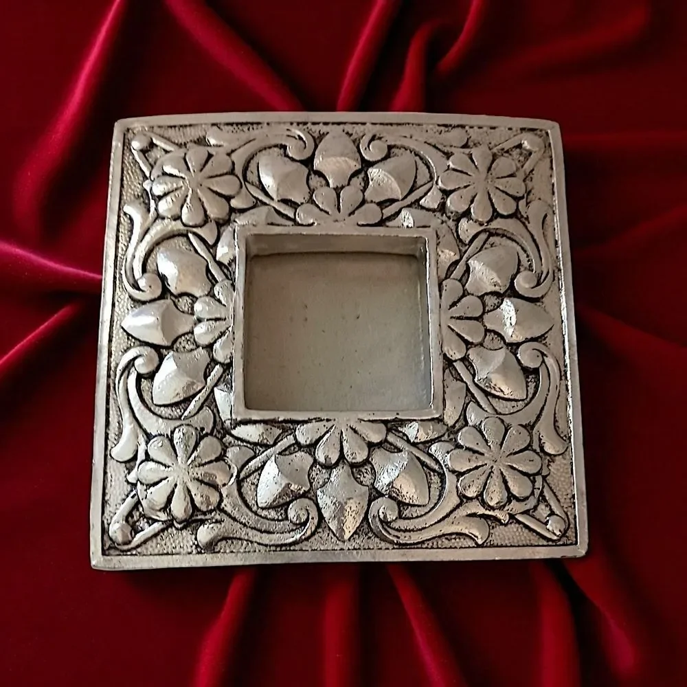 Vintage Ornate Resin Picture Photo Frame Silver Tone Floral Scroll‎ 6x6 Medieval
